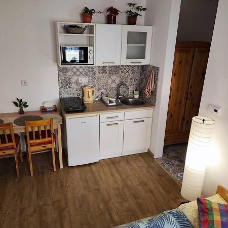 Lovely Fully-Equipped Studio In Tisa Village. Rocks Only 5 Minutes Walk ภายนอก รูปภาพ