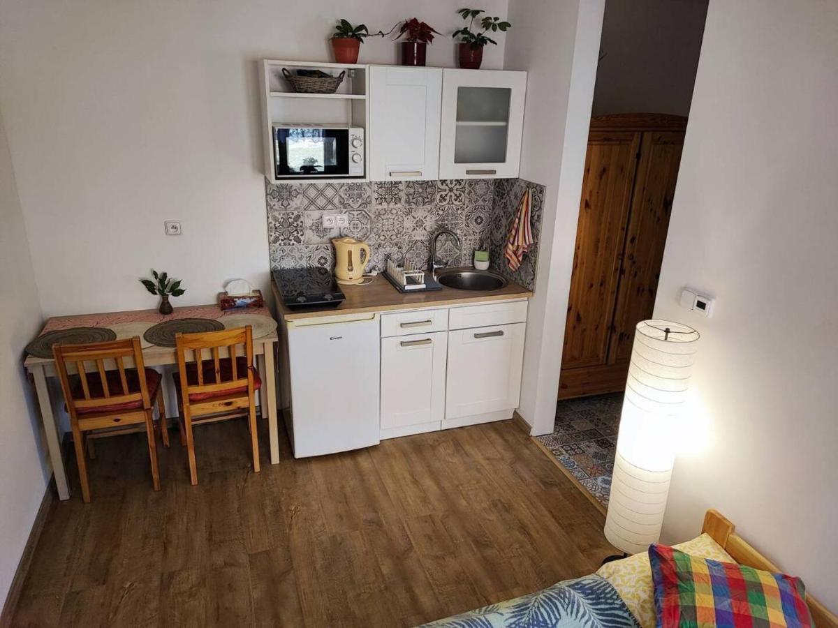Lovely Fully-Equipped Studio In Tisa Village. Rocks Only 5 Minutes Walk ภายนอก รูปภาพ